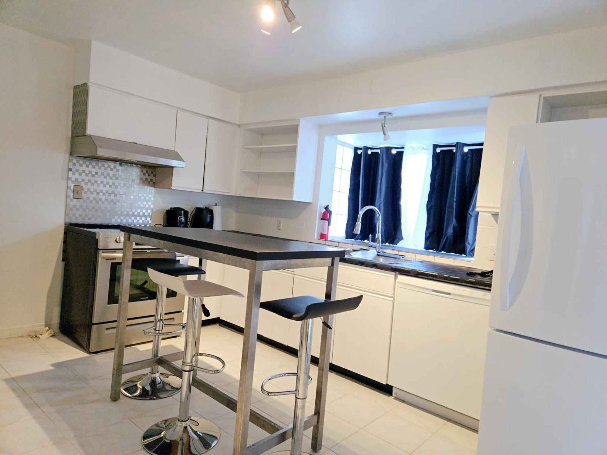 Lovely Cozy Room! With Attached Private Bath In The Heart Of Vancouver! Private Parking & Self Check-In! Eksteriør bilde